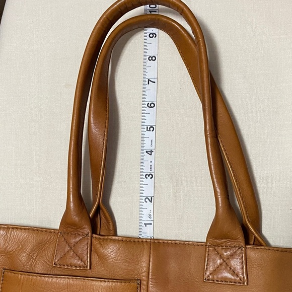 HOBO Classic Brown Large Leather Shoulder Tote. - Picture 16 of 16
